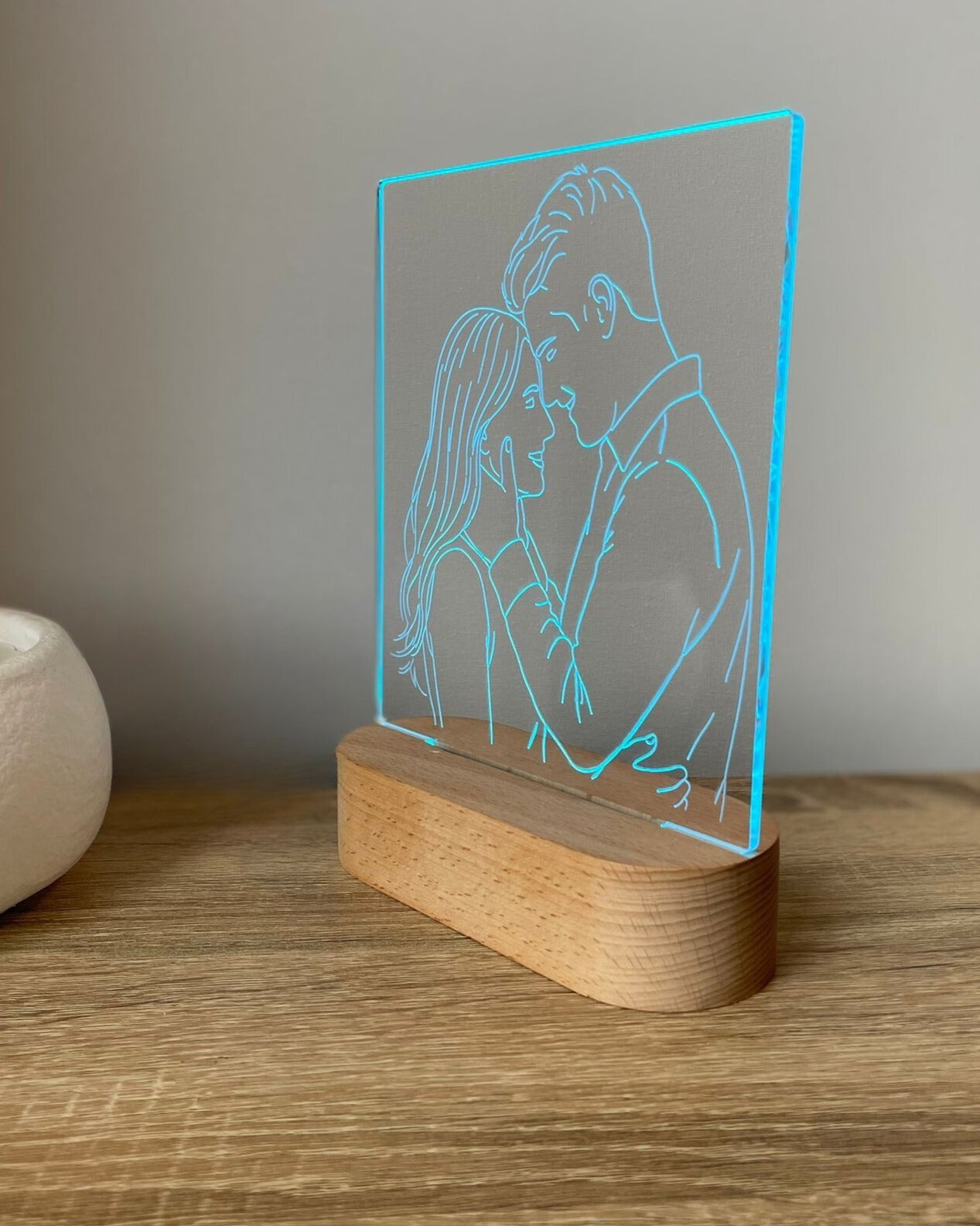 AuraLine™ — Line-Art Lampe