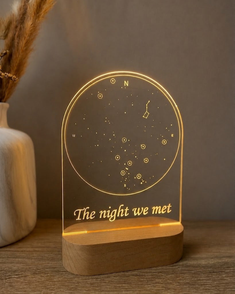 NovaMap™-sterrenkaartlamp met warme verlichting en de tekst The night we met