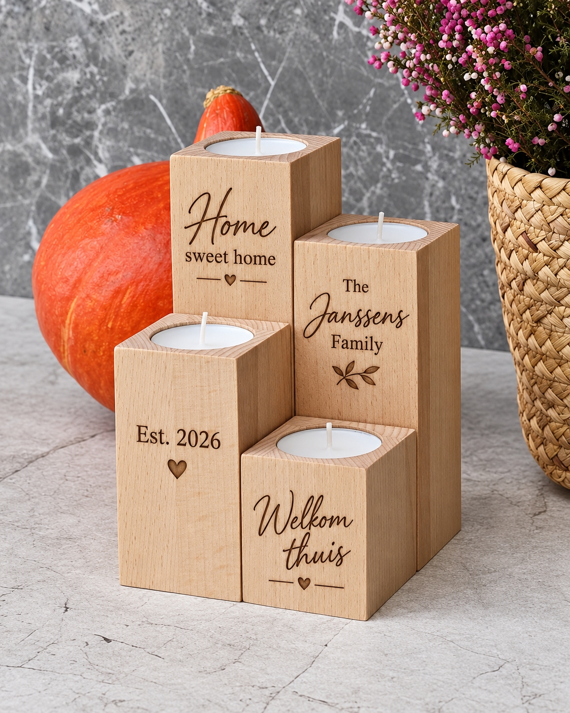 Gepersonaliseerde houten theelichthouderset met gravures voor een nieuw huis, familienaam en bijzondere datum