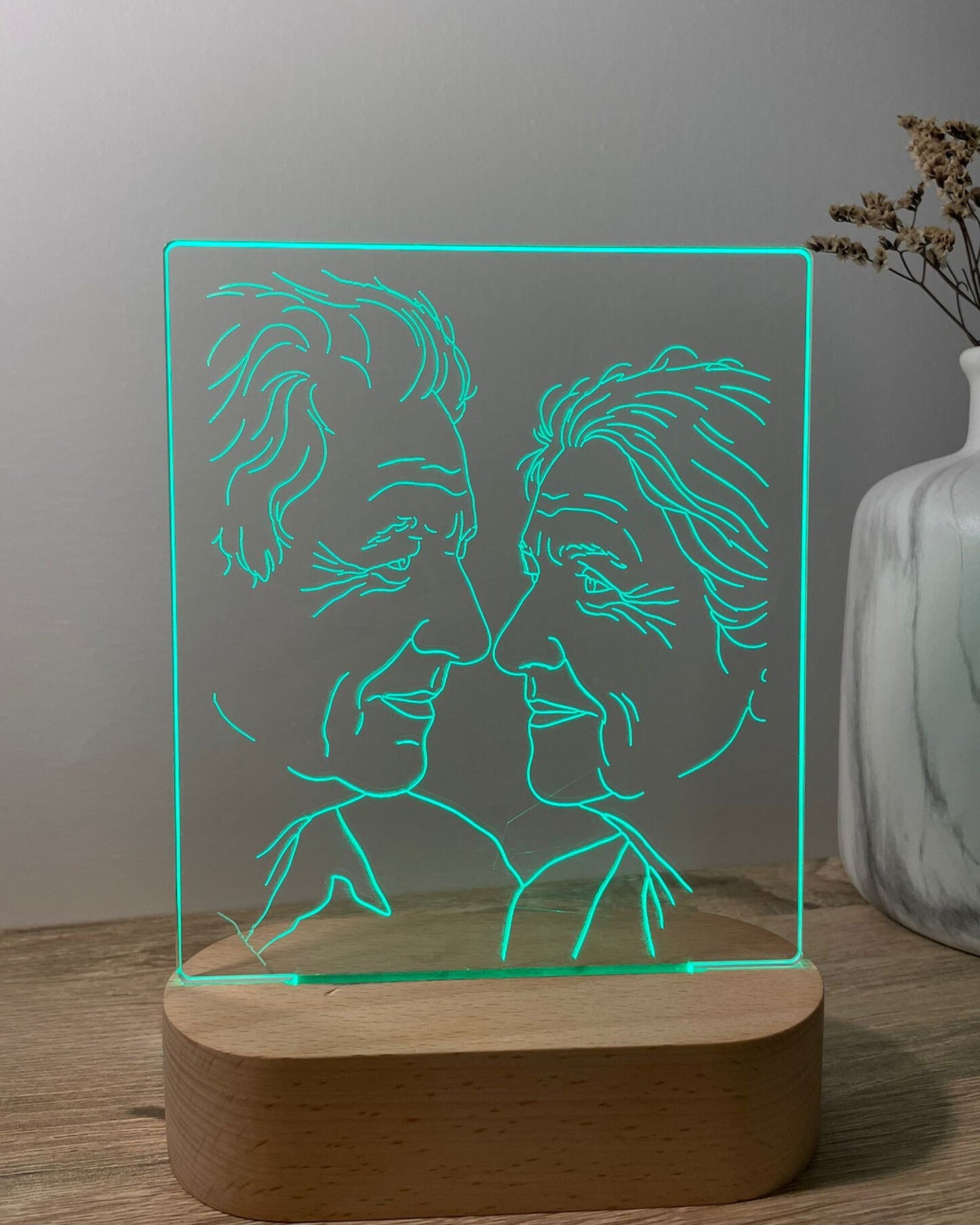 AuraLine™ — Line-Art Lampe