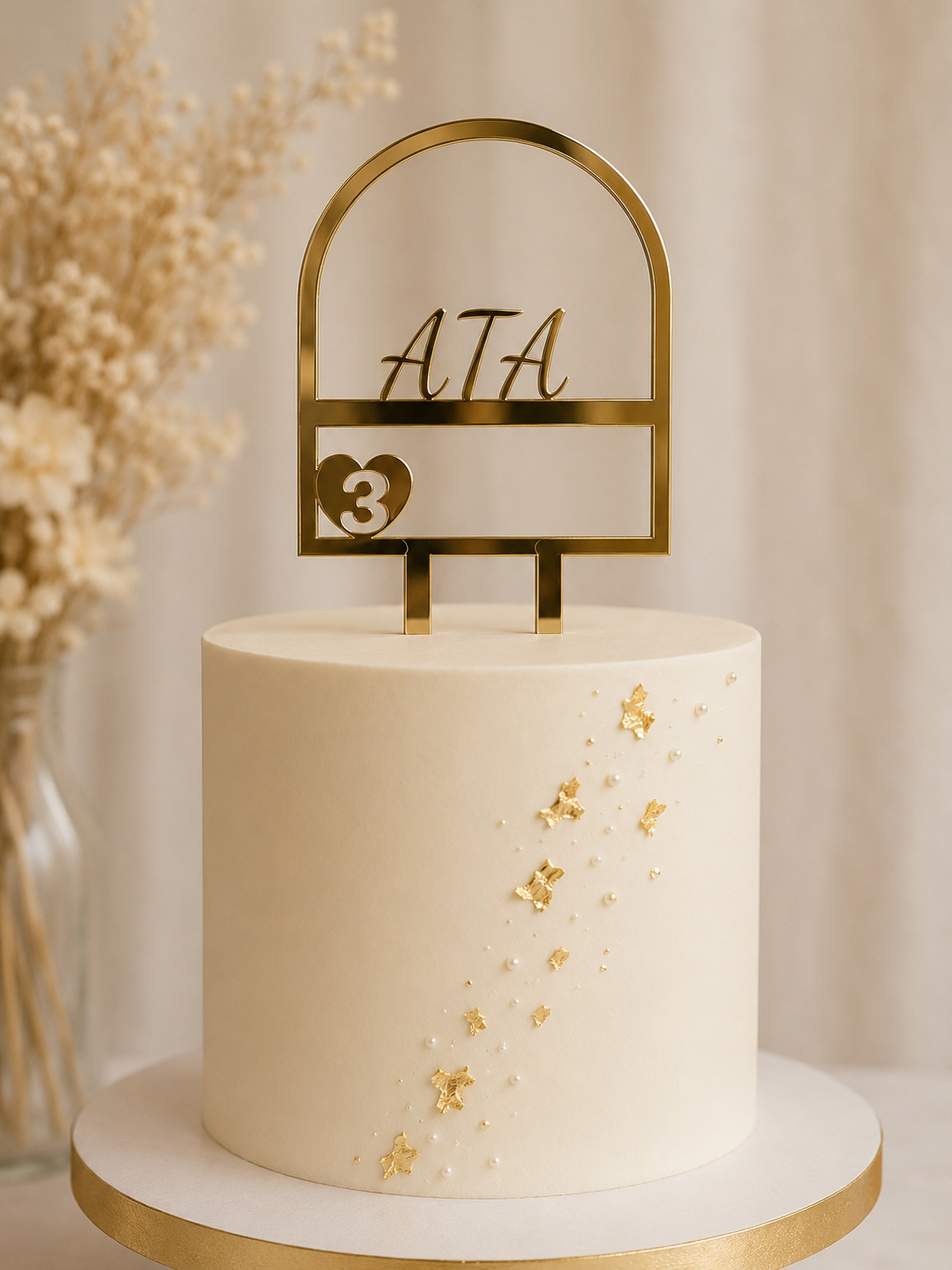 Personalised cake topper close-up — custom name engraved celebration decoration