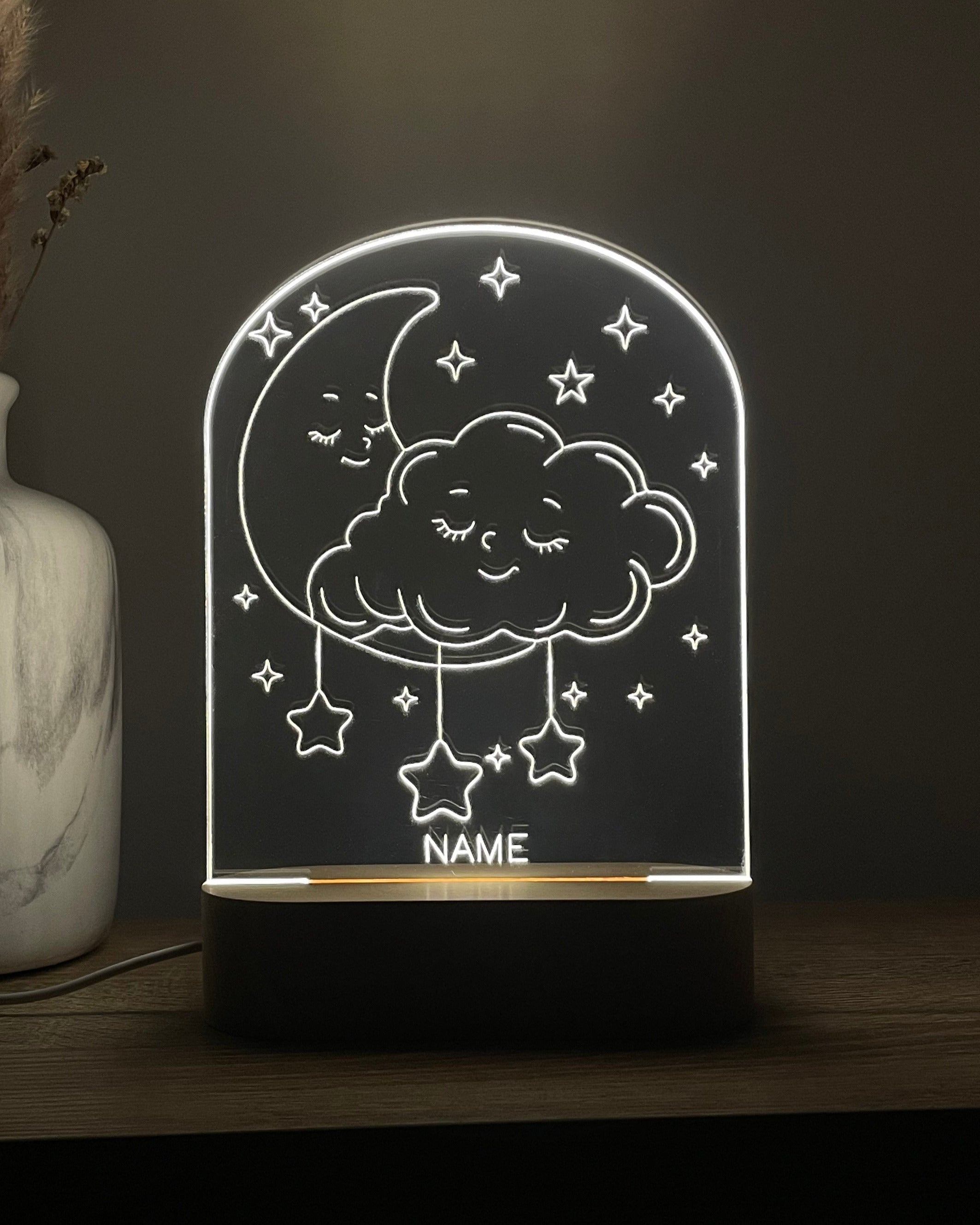DreamLight™-nachtlampje met witte verlichting, maan, wolk, sterren en de tekst NAME