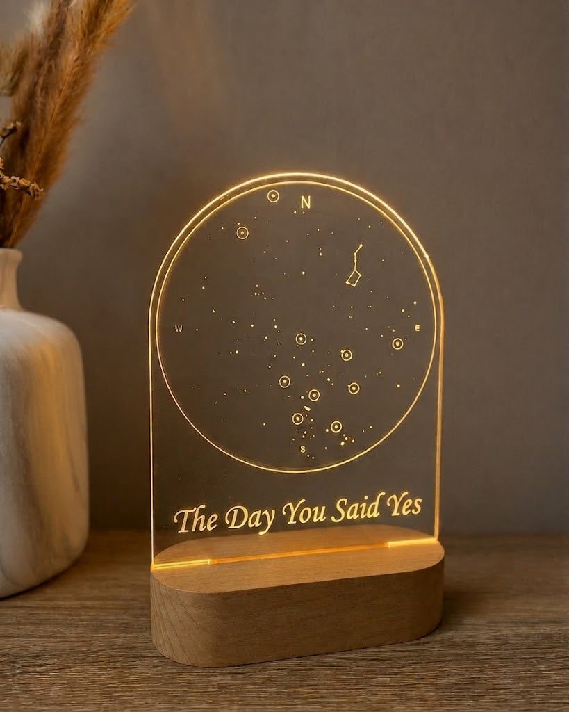 NovaMap™-sterrenkaartlamp met warme verlichting en de tekst The Day You Said Yes